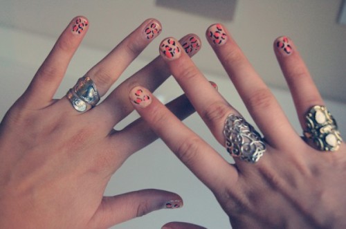 DIY manicure leopard print nails