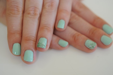 DIY manicure mermaid nails